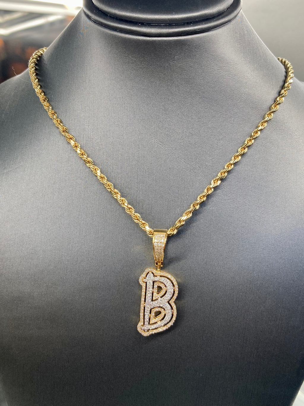 10KY  Diamond pendant