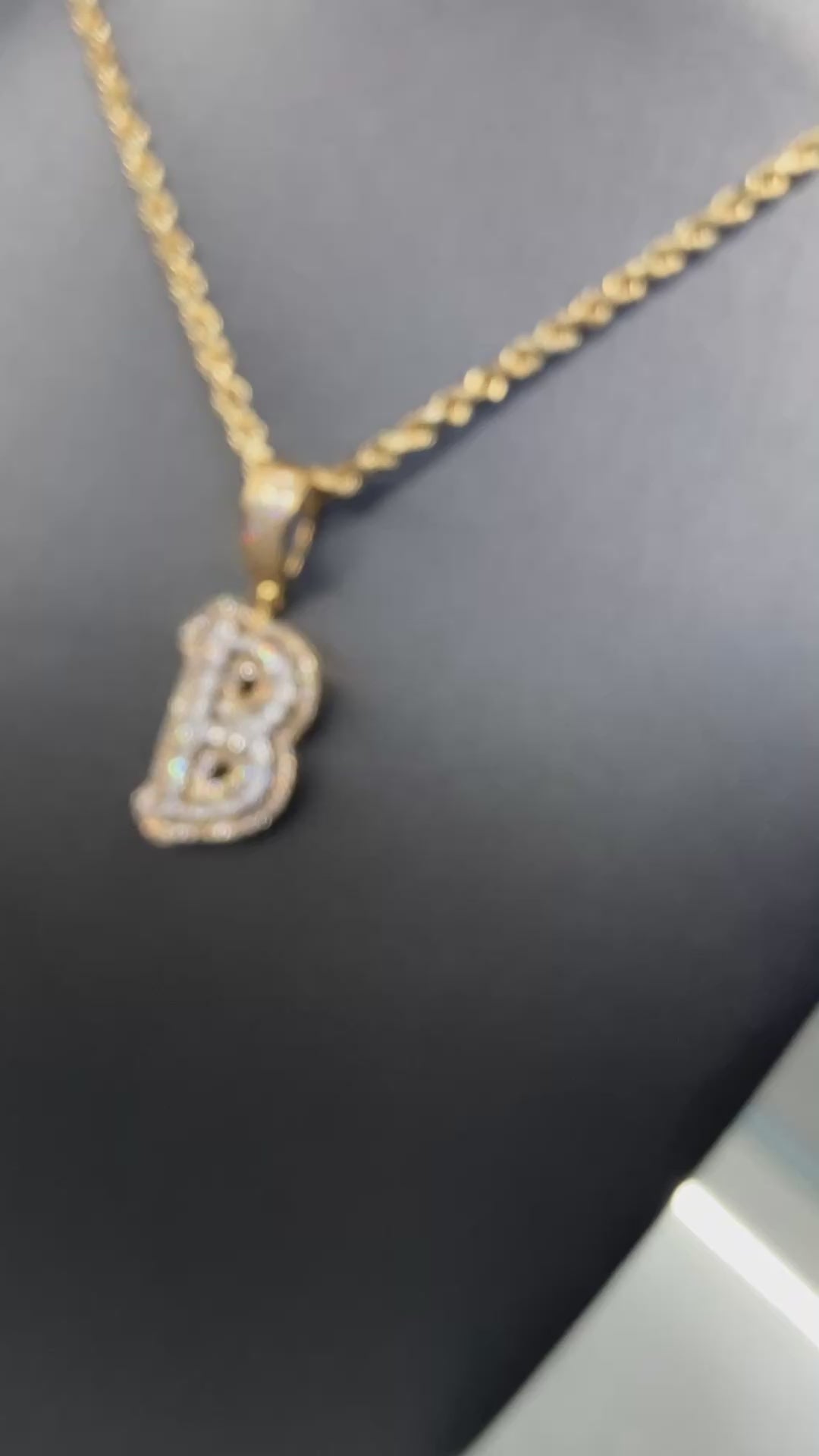 10KY  Diamond pendant